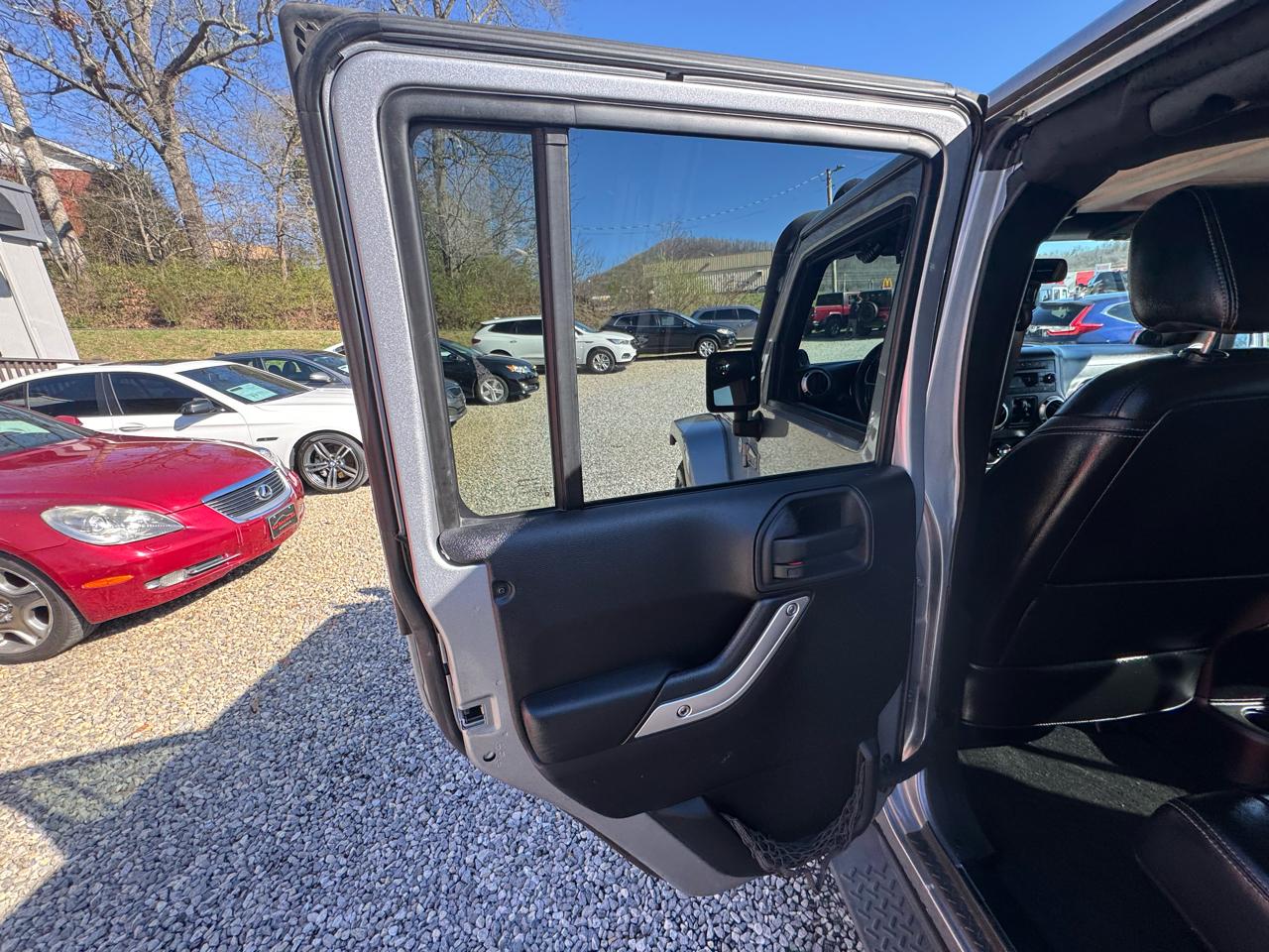 Jeep Wrangler Unlimited 4WD 4dr Sahara 2013