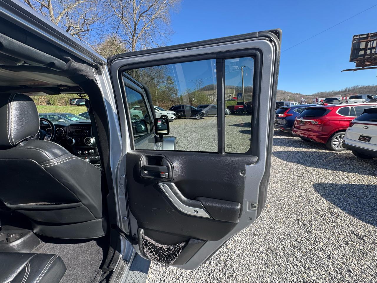 Jeep Wrangler Unlimited 4WD 4dr Sahara 2013