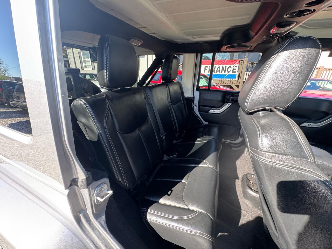 Jeep Wrangler Unlimited 4WD 4dr Sahara 2013