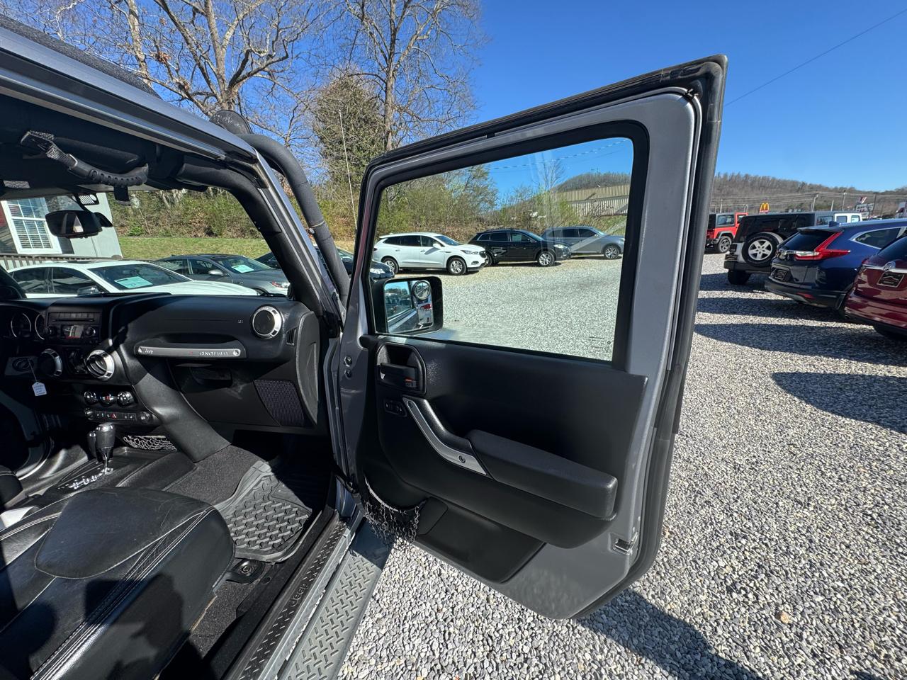 Jeep Wrangler Unlimited 4WD 4dr Sahara 2013