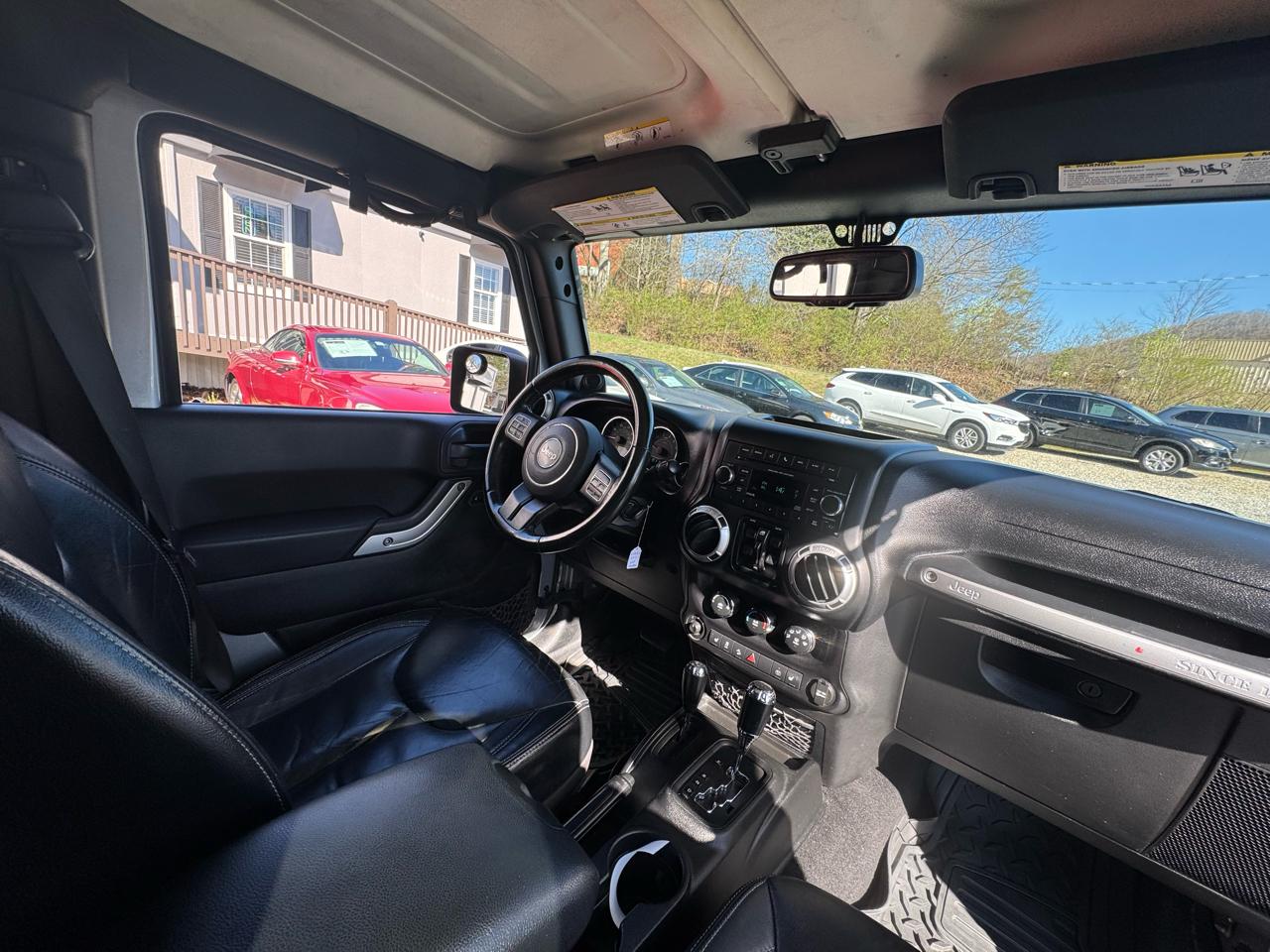 Jeep Wrangler Unlimited 4WD 4dr Sahara 2013