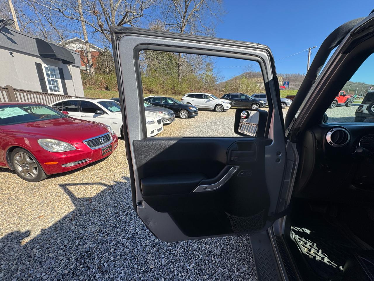 Jeep Wrangler Unlimited 4WD 4dr Sahara 2013