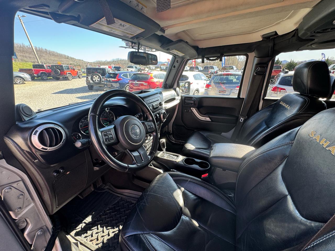 Jeep Wrangler Unlimited 4WD 4dr Sahara 2013