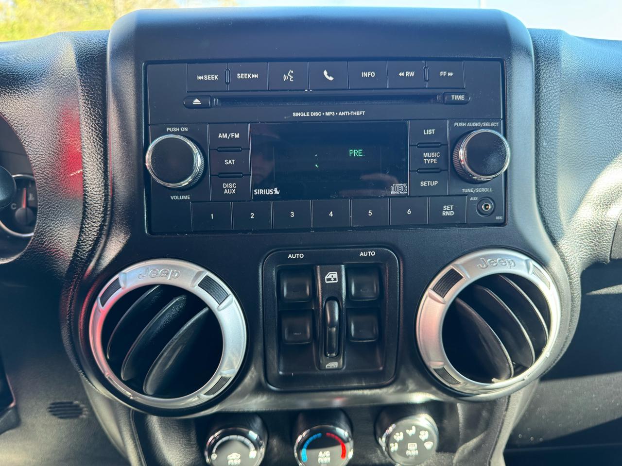 Jeep Wrangler Unlimited 4WD 4dr Sahara 2013