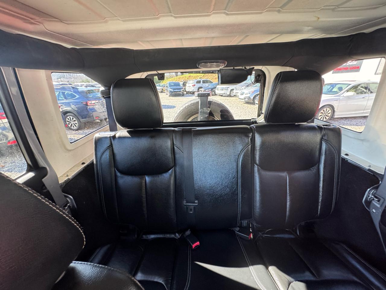 Jeep Wrangler Unlimited 4WD 4dr Sahara 2013