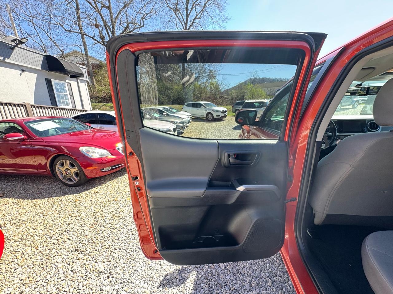 Toyota Tacoma SR5 Dbl Cab 2WD V6 at 2017