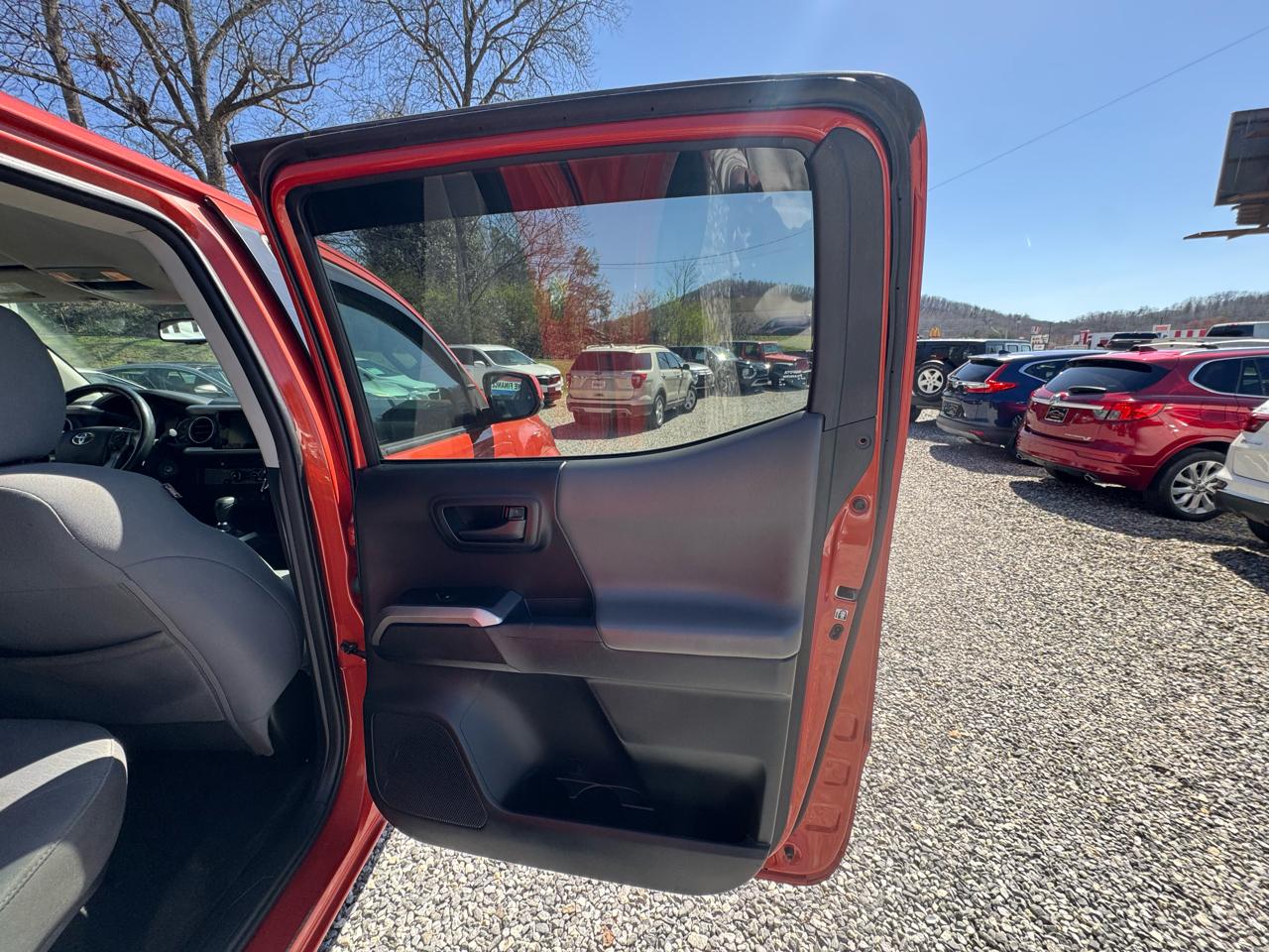 Toyota Tacoma SR5 Dbl Cab 2WD V6 at 2017