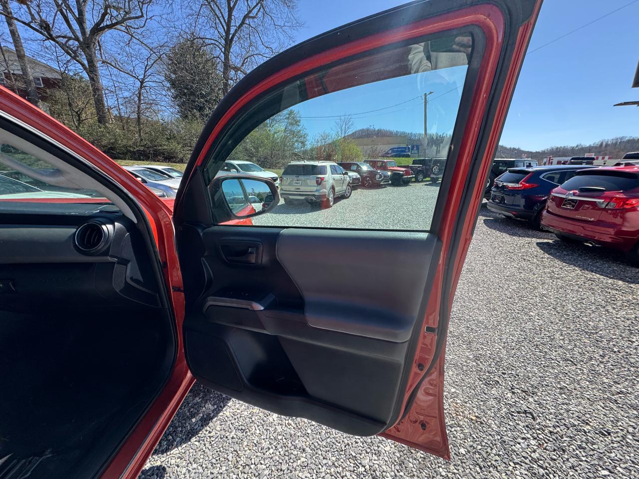 Toyota Tacoma SR5 Dbl Cab 2WD V6 at 2017