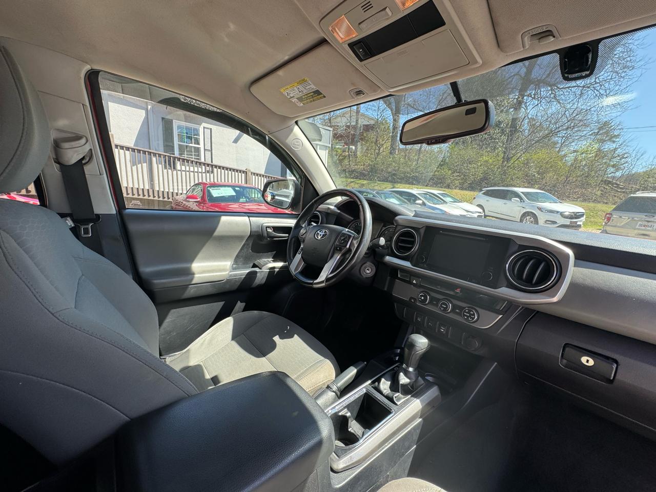 Toyota Tacoma SR5 Dbl Cab 2WD V6 at 2017