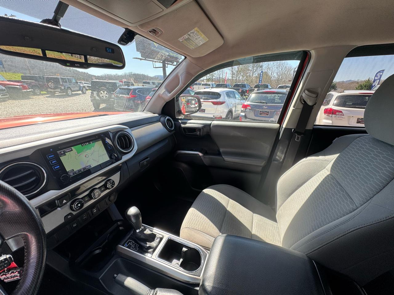 Toyota Tacoma SR5 Dbl Cab 2WD V6 at 2017