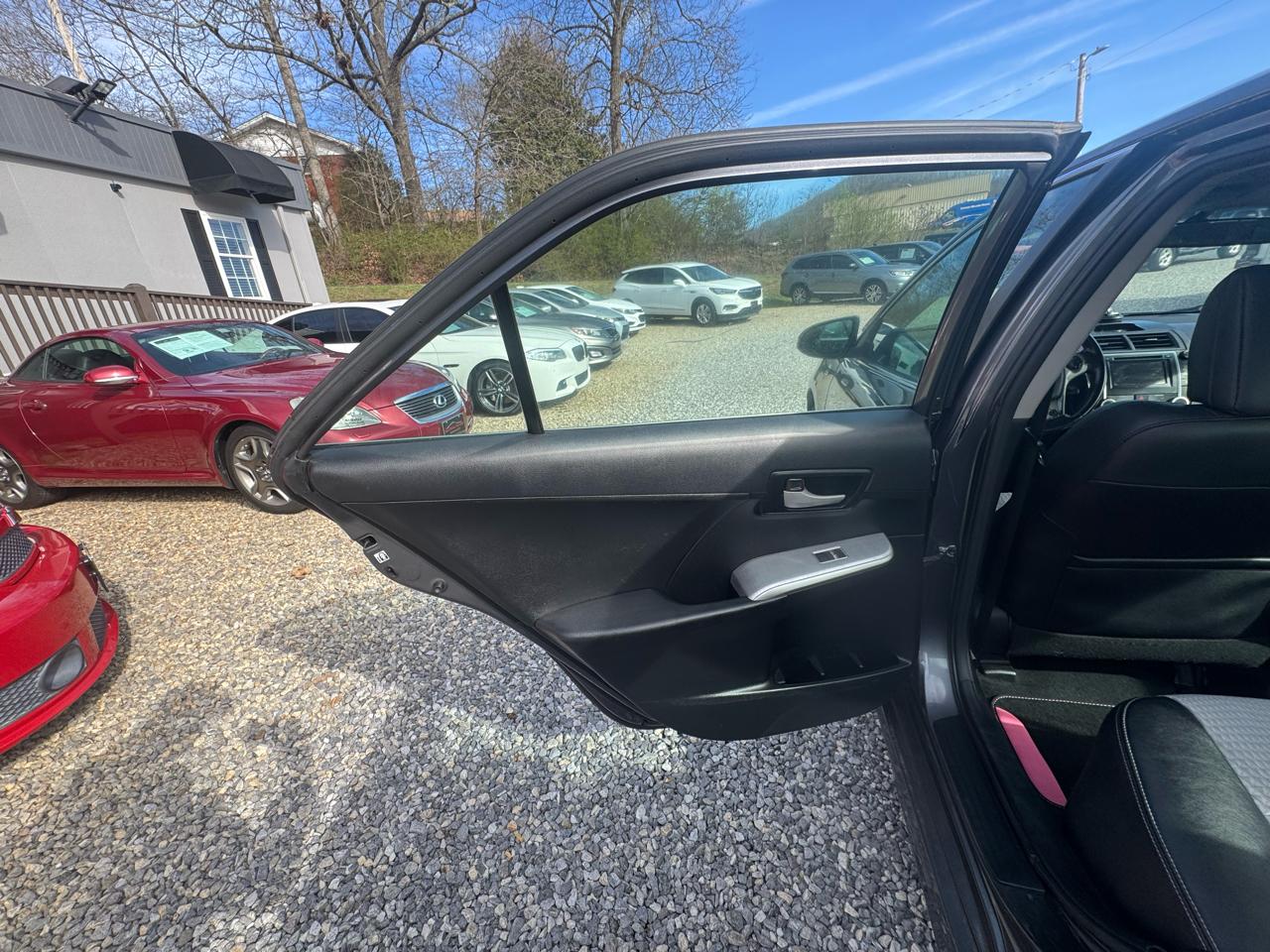 Toyota Camry 4dr Sdn SE Auto (Natl) 2014