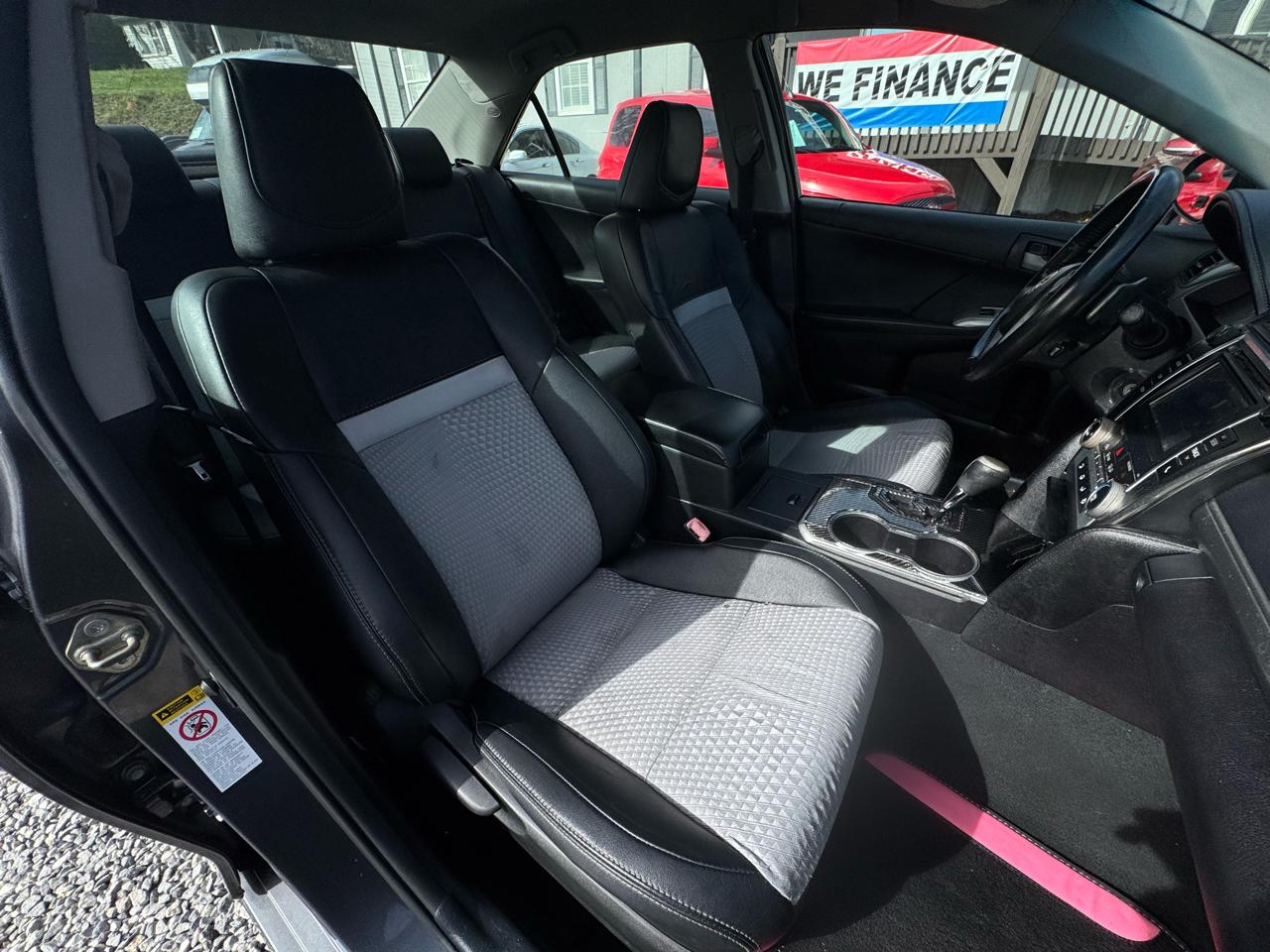 Toyota Camry 4dr Sdn SE Auto (Natl) 2014