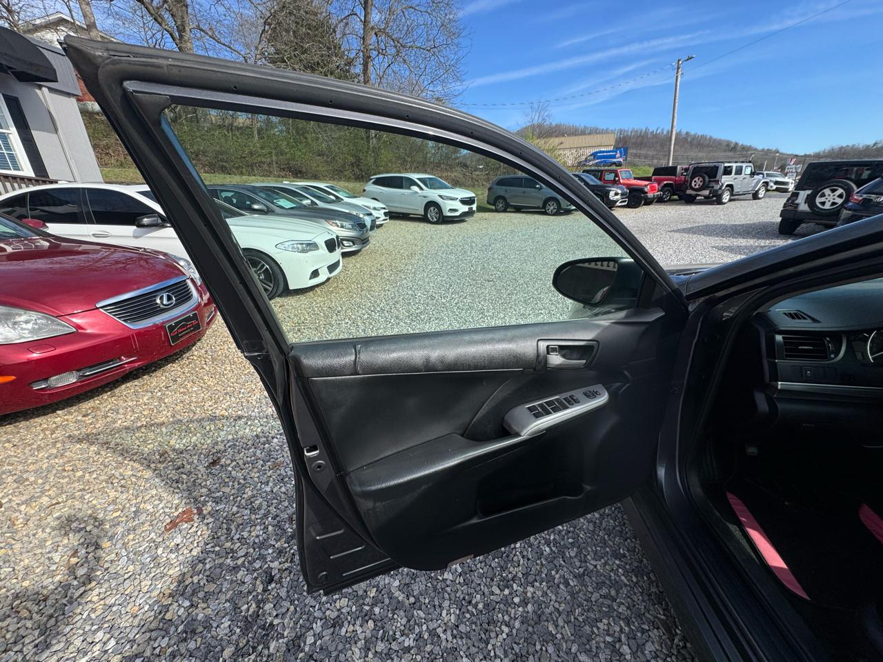 Toyota Camry 4dr Sdn SE Auto (Natl) 2014