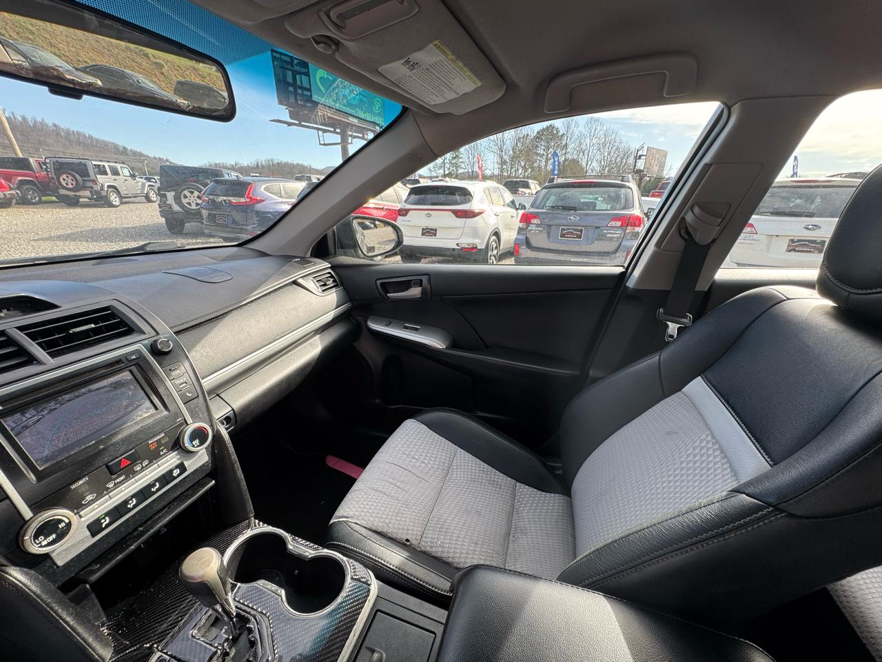 Toyota Camry 4dr Sdn SE Auto (Natl) 2014