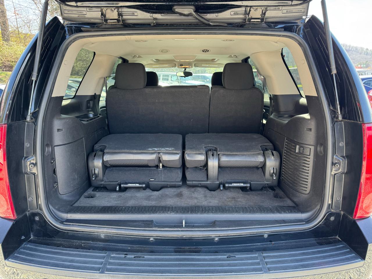 GMC Yukon 2WD 4dr 1500 SLE 2011