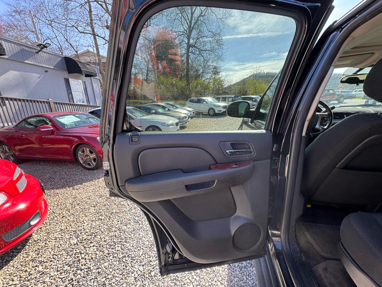 GMC Yukon 2WD 4dr 1500 SLE 2011