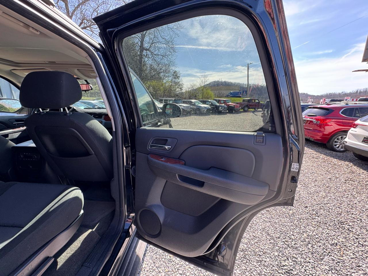 GMC Yukon 2WD 4dr 1500 SLE 2011