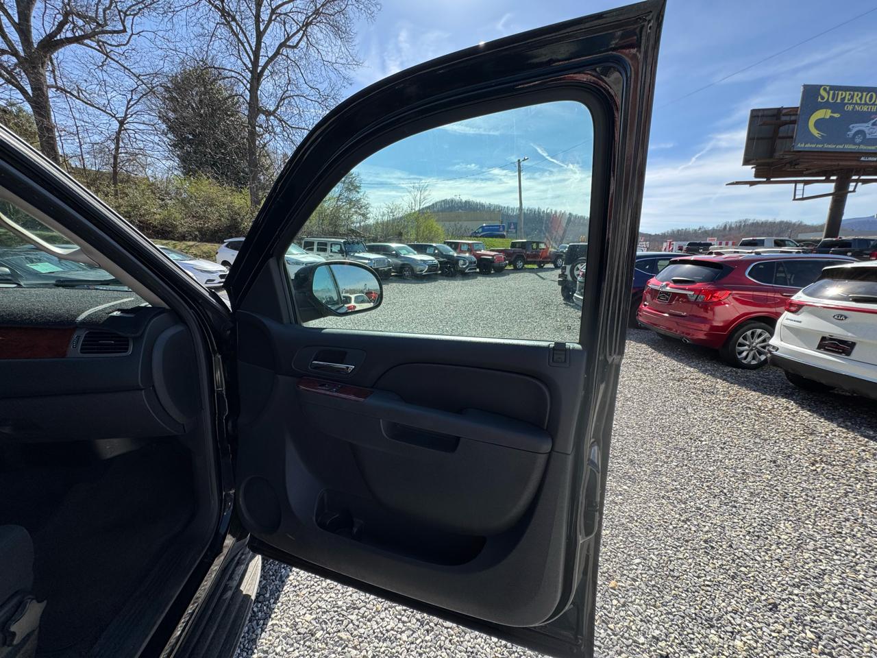 GMC Yukon 2WD 4dr 1500 SLE 2011