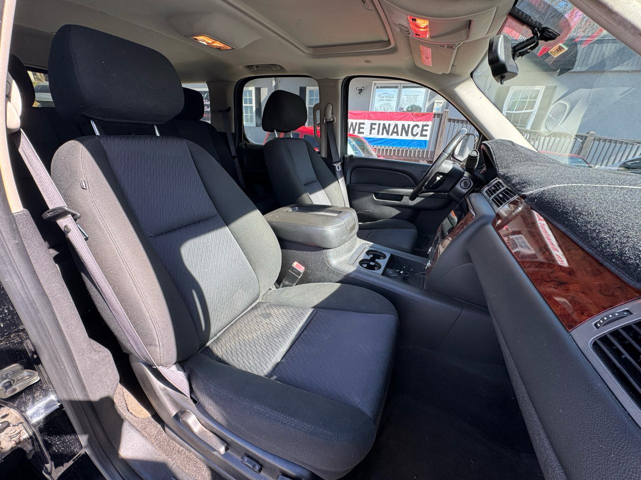 GMC Yukon 2WD 4dr 1500 SLE 2011