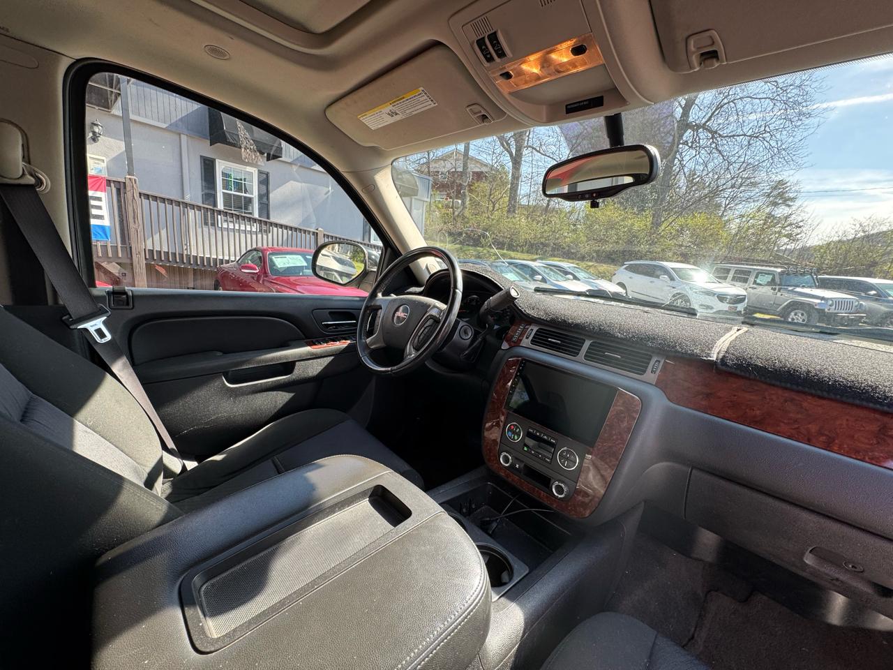 GMC Yukon 2WD 4dr 1500 SLE 2011