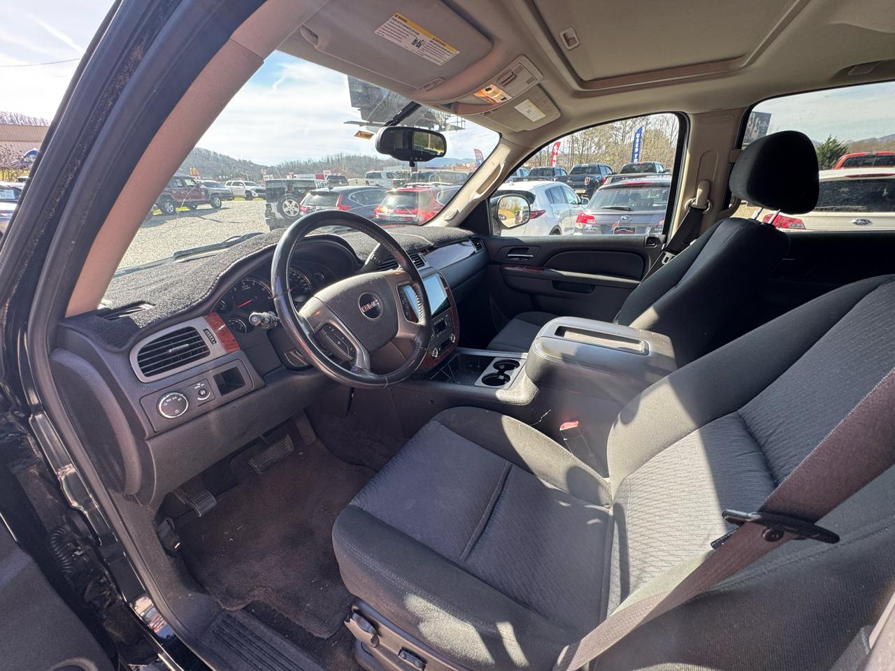 GMC Yukon 2WD 4dr 1500 SLE 2011