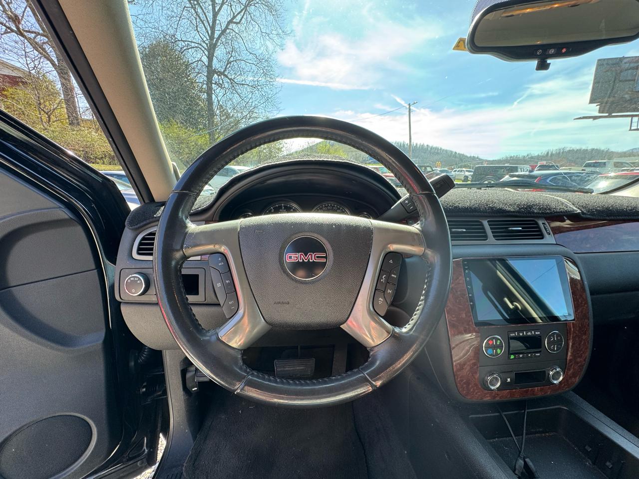 GMC Yukon 2WD 4dr 1500 SLE 2011