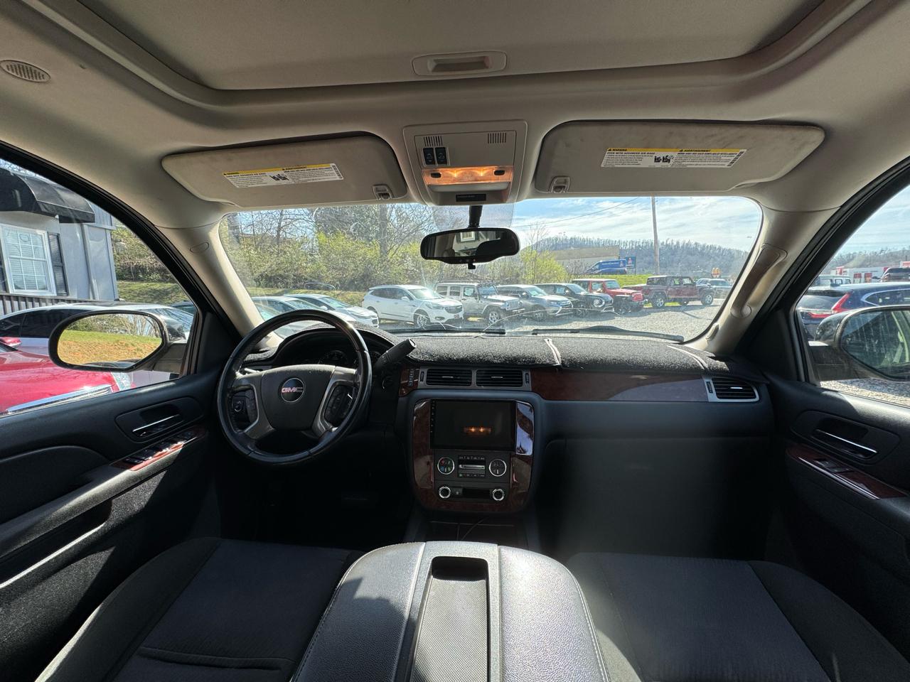 GMC Yukon 2WD 4dr 1500 SLE 2011