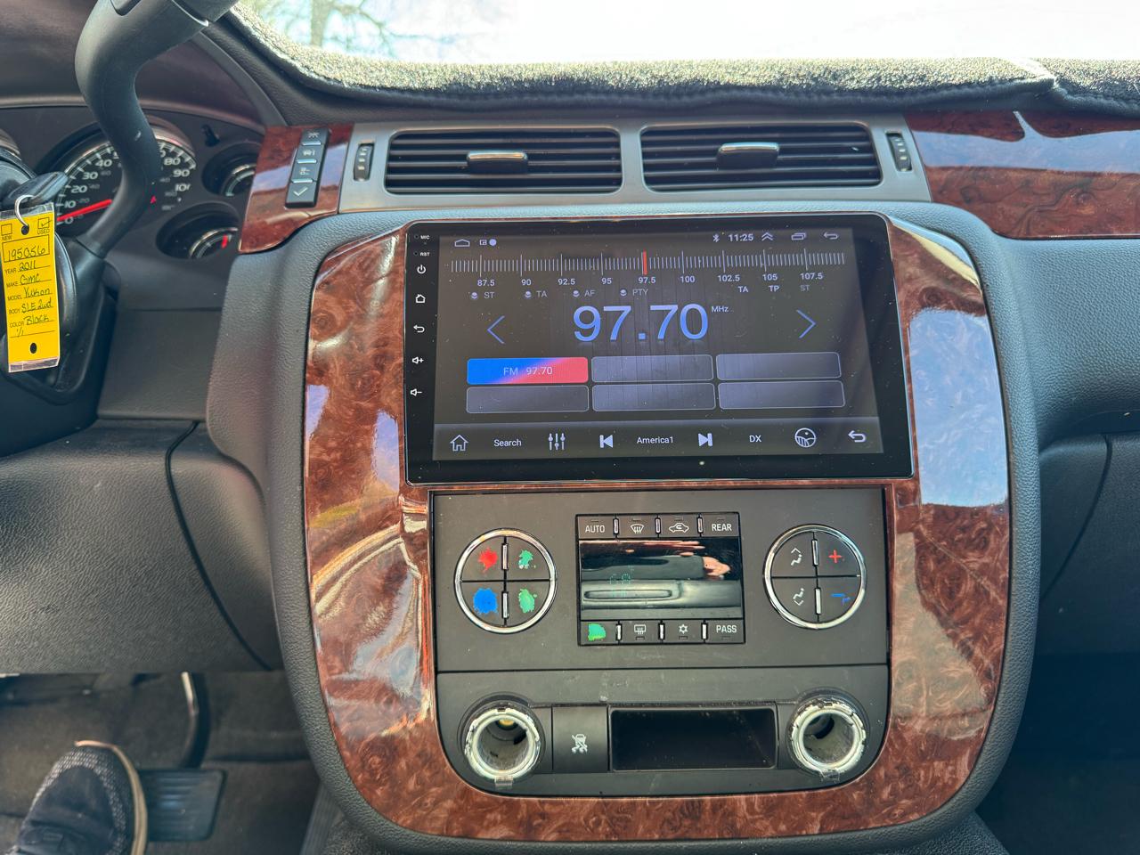 GMC Yukon 2WD 4dr 1500 SLE 2011