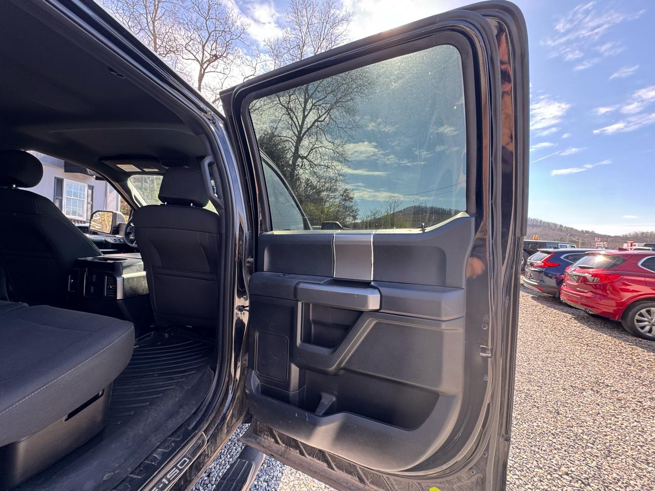 Ford F-150 4WD SuperCrew 150" XLT 2016