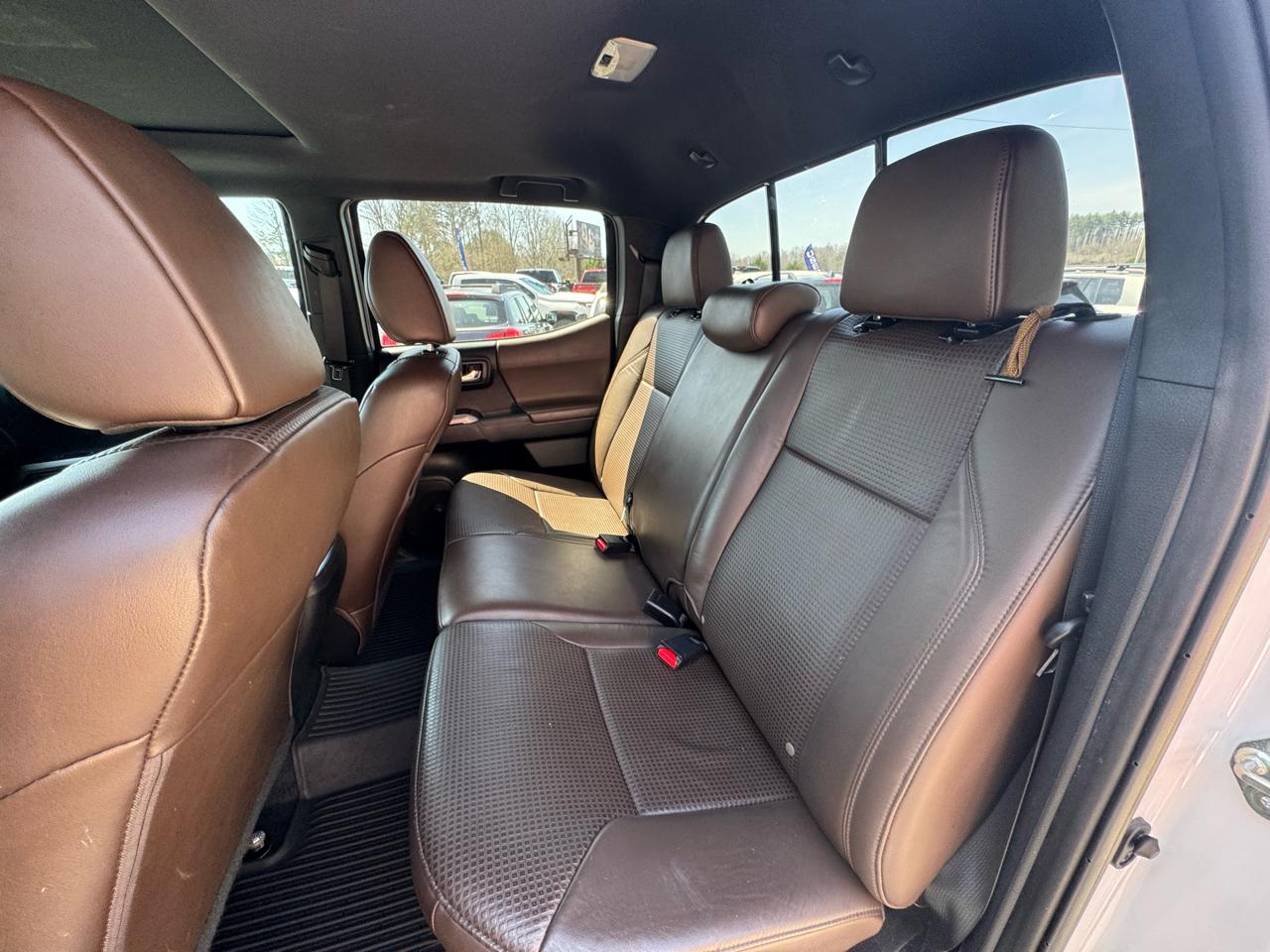 Toyota Tacoma Limited Double Cab 5' Bed V6 4x4 AT (Natl) 2017