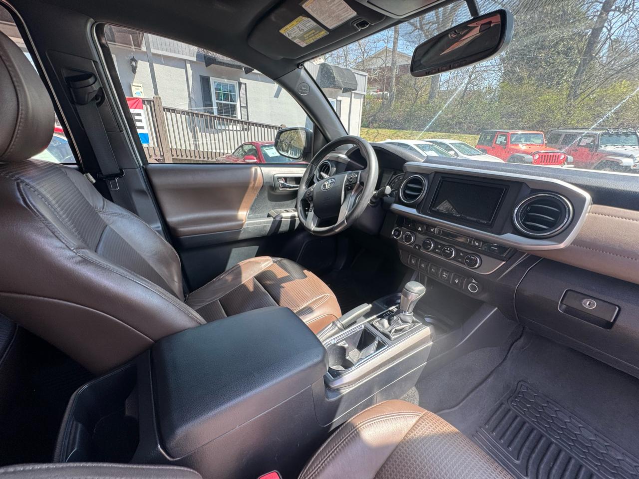 Toyota Tacoma Limited Double Cab 5' Bed V6 4x4 AT (Natl) 2017