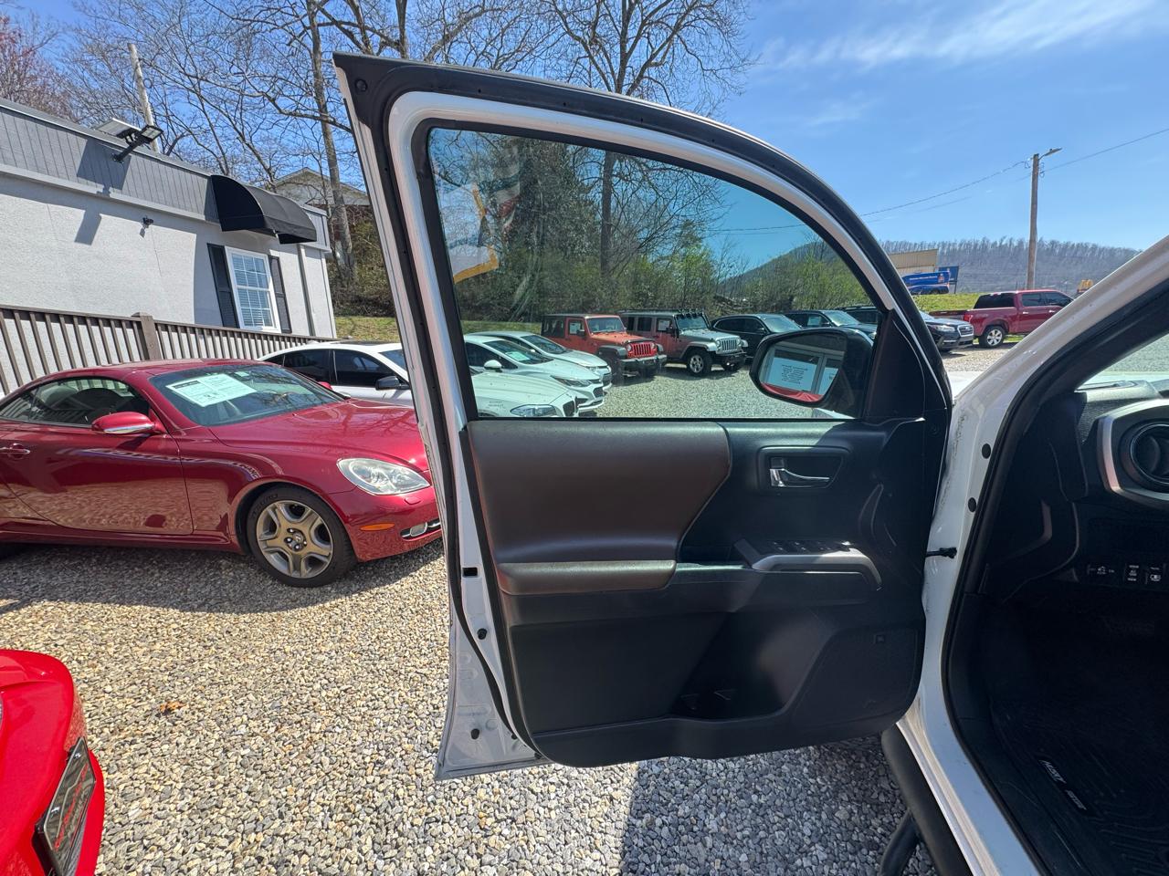 Toyota Tacoma Limited Double Cab 5' Bed V6 4x4 AT (Natl) 2017