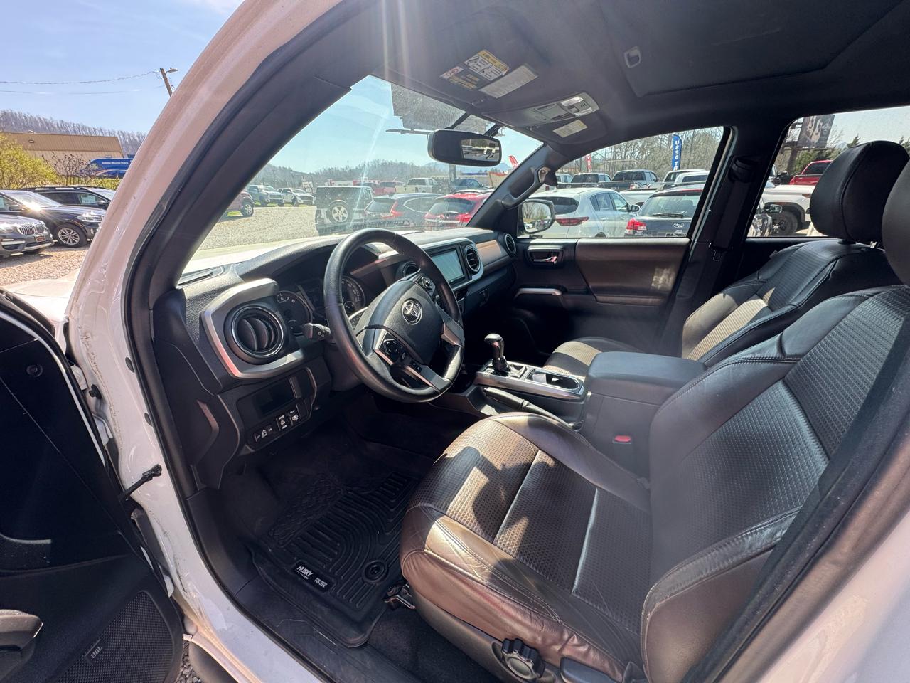 Toyota Tacoma Limited Double Cab 5' Bed V6 4x4 AT (Natl) 2017