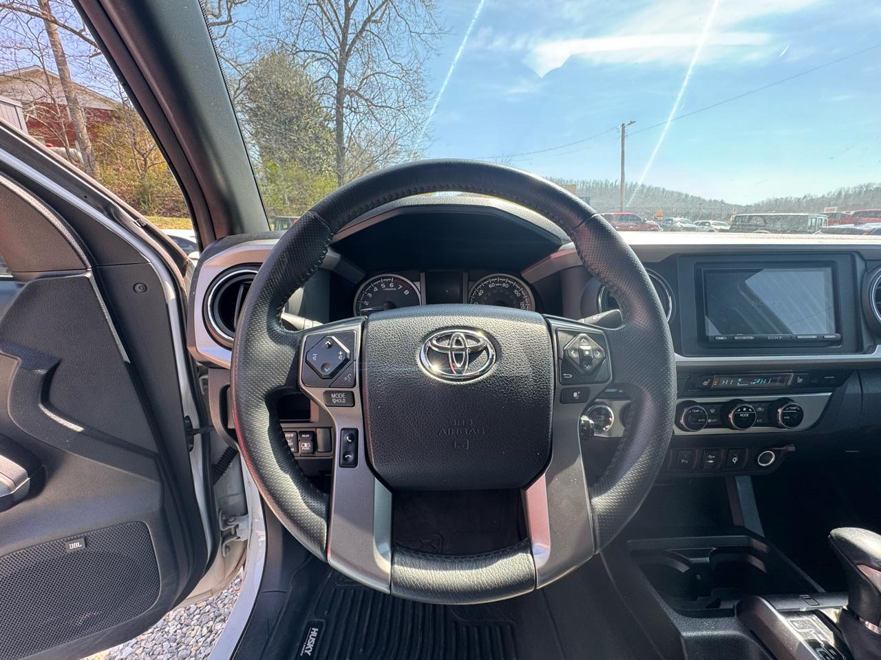 Toyota Tacoma Limited Double Cab 5' Bed V6 4x4 AT (Natl) 2017