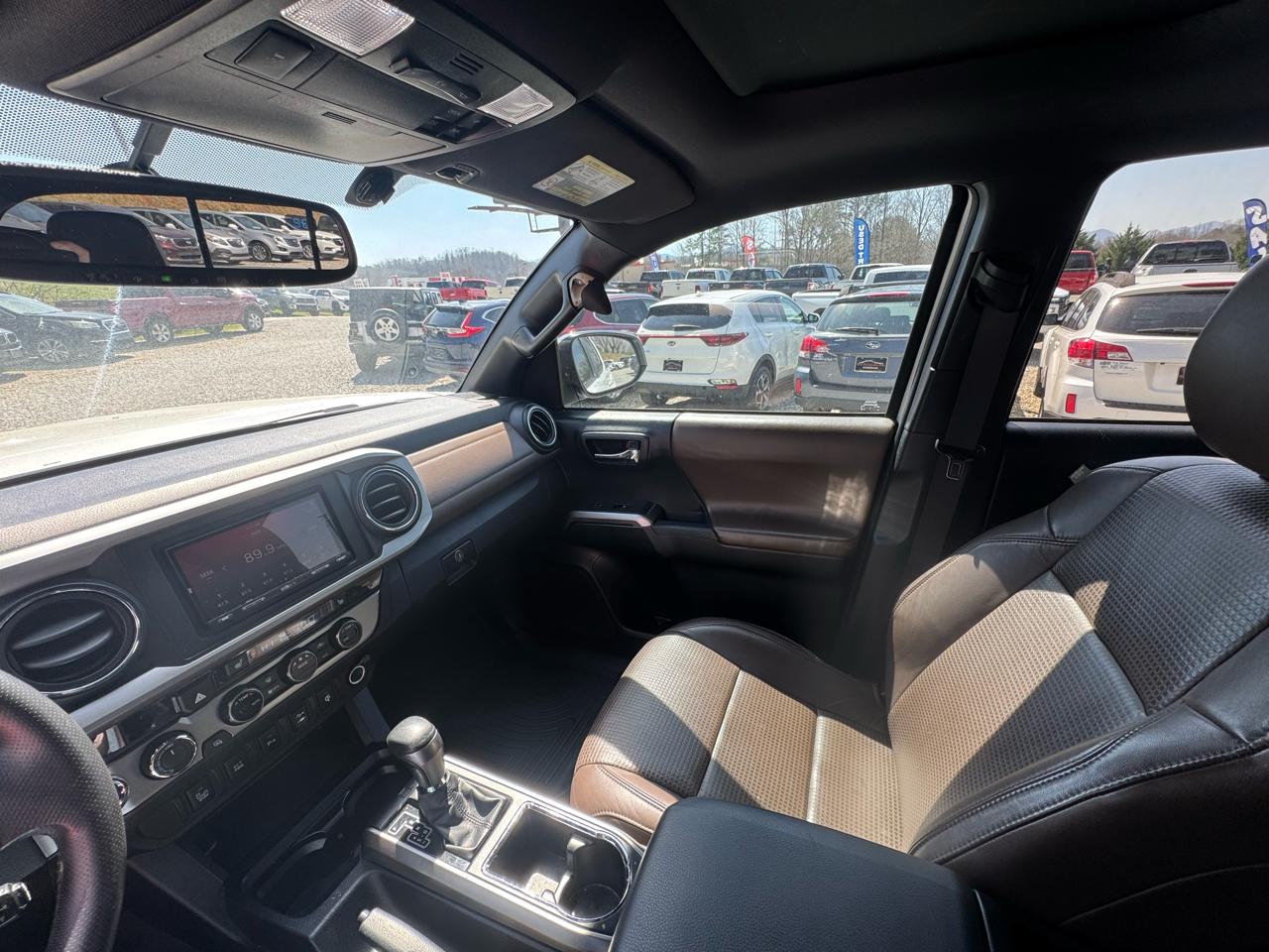 Toyota Tacoma Limited Double Cab 5' Bed V6 4x4 AT (Natl) 2017