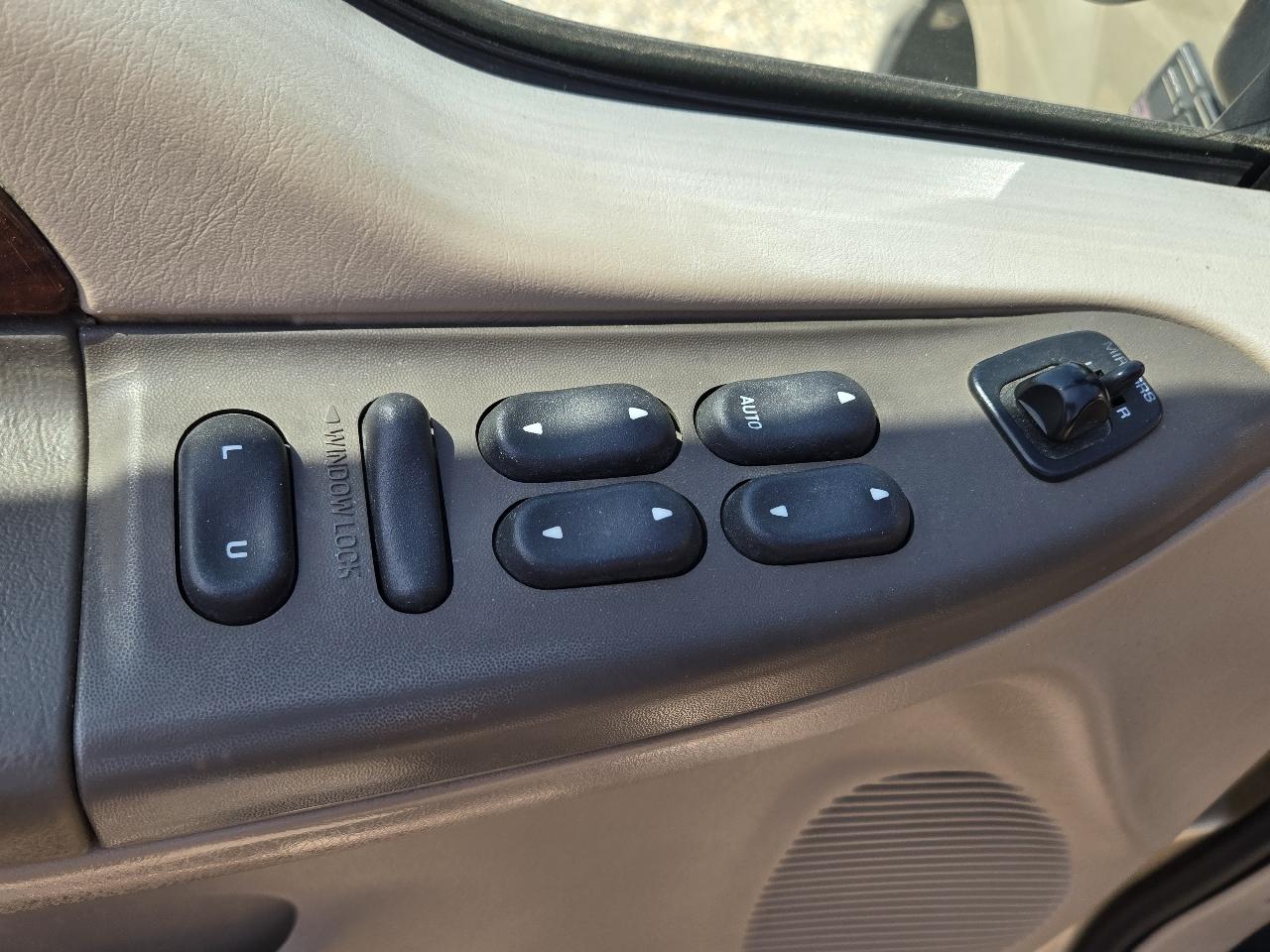 Ford Super Duty F-250 Crew Cab 156" Lariat 4WD 2000