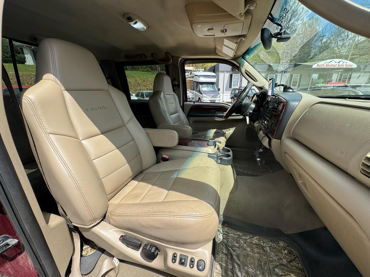 Ford Super Duty F-250 4WD Crew Cab 156" Lariat 2005