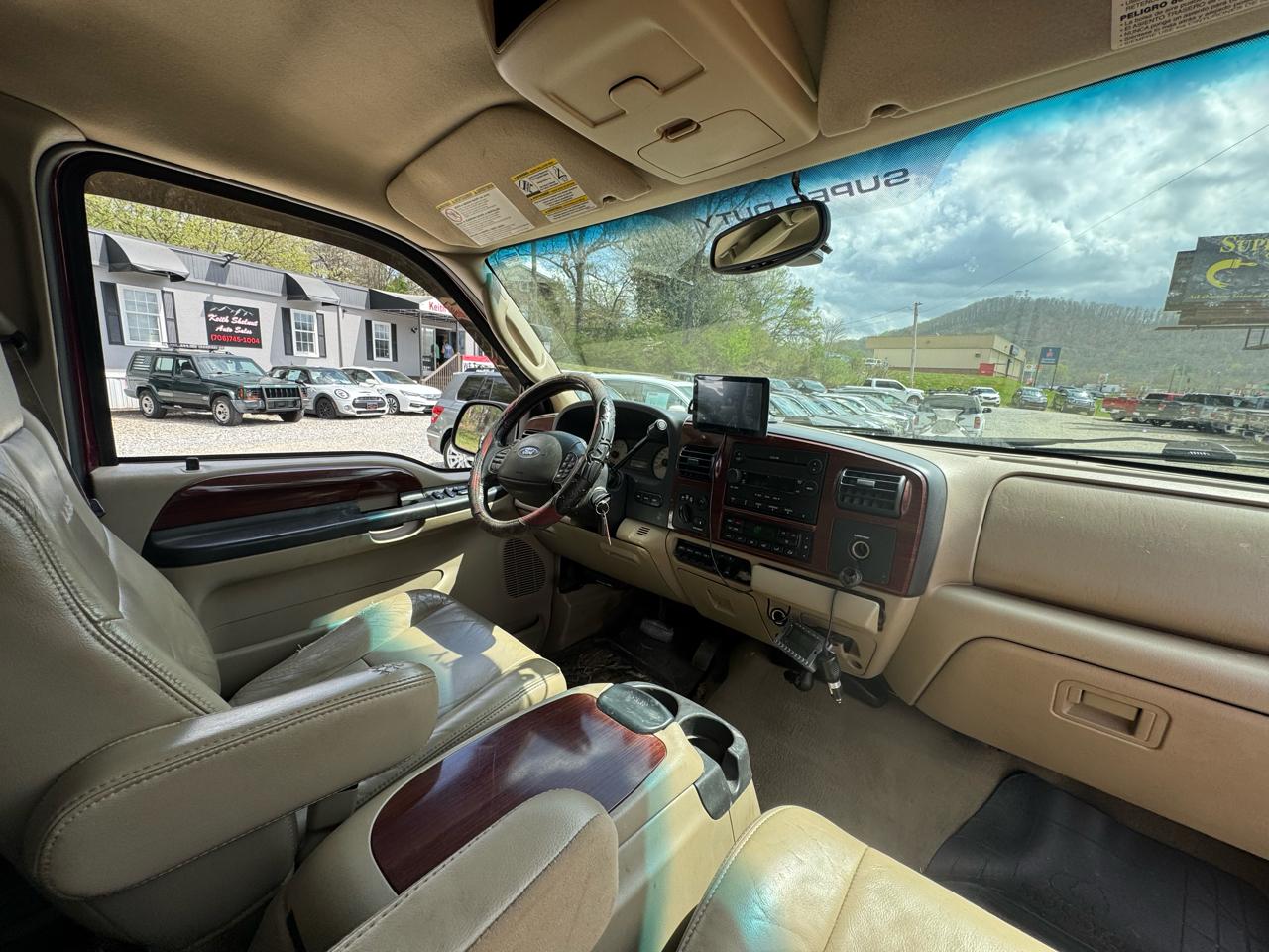 Ford Super Duty F-250 4WD Crew Cab 156" Lariat 2005