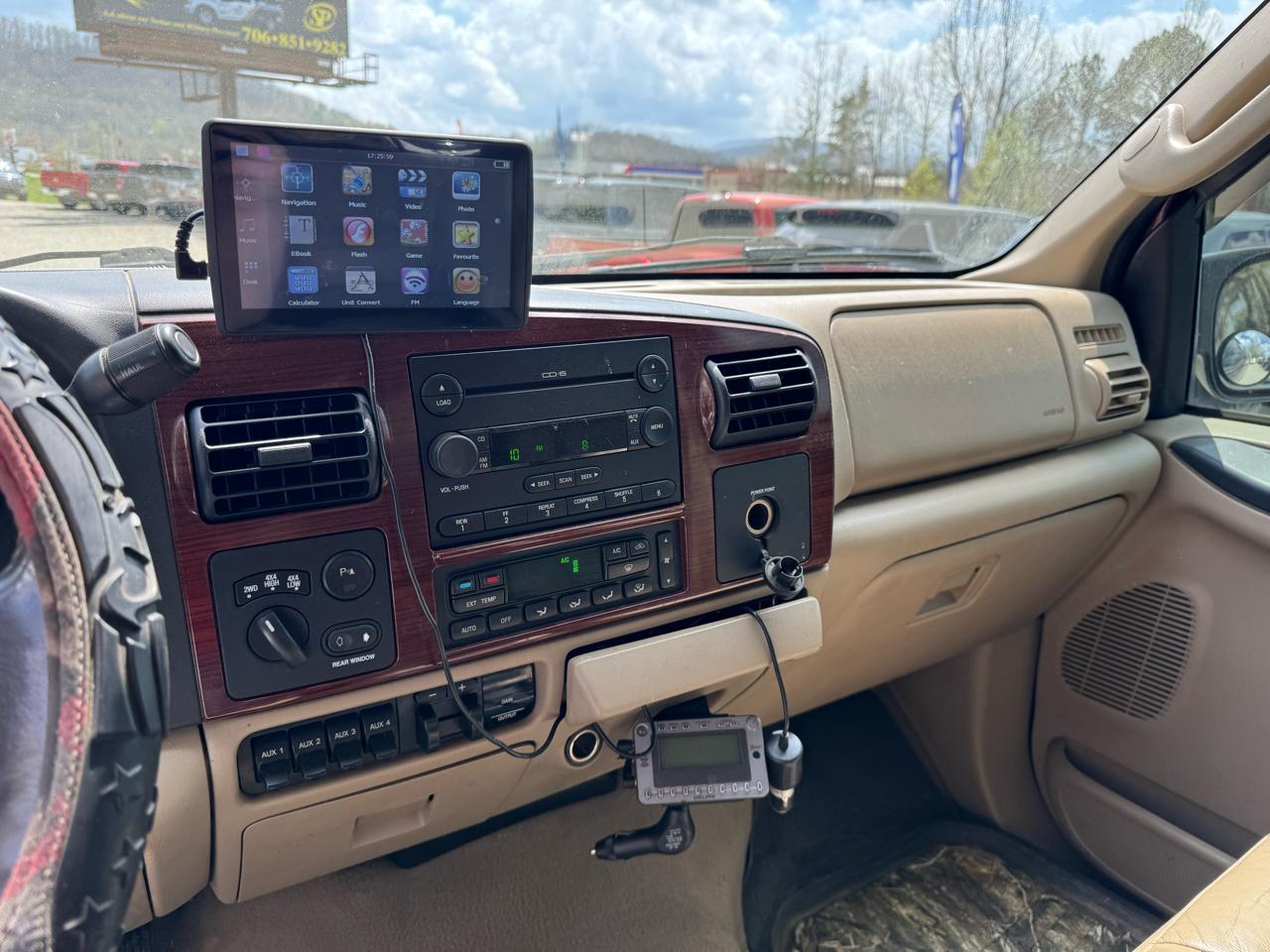 Ford Super Duty F-250 4WD Crew Cab 156" Lariat 2005