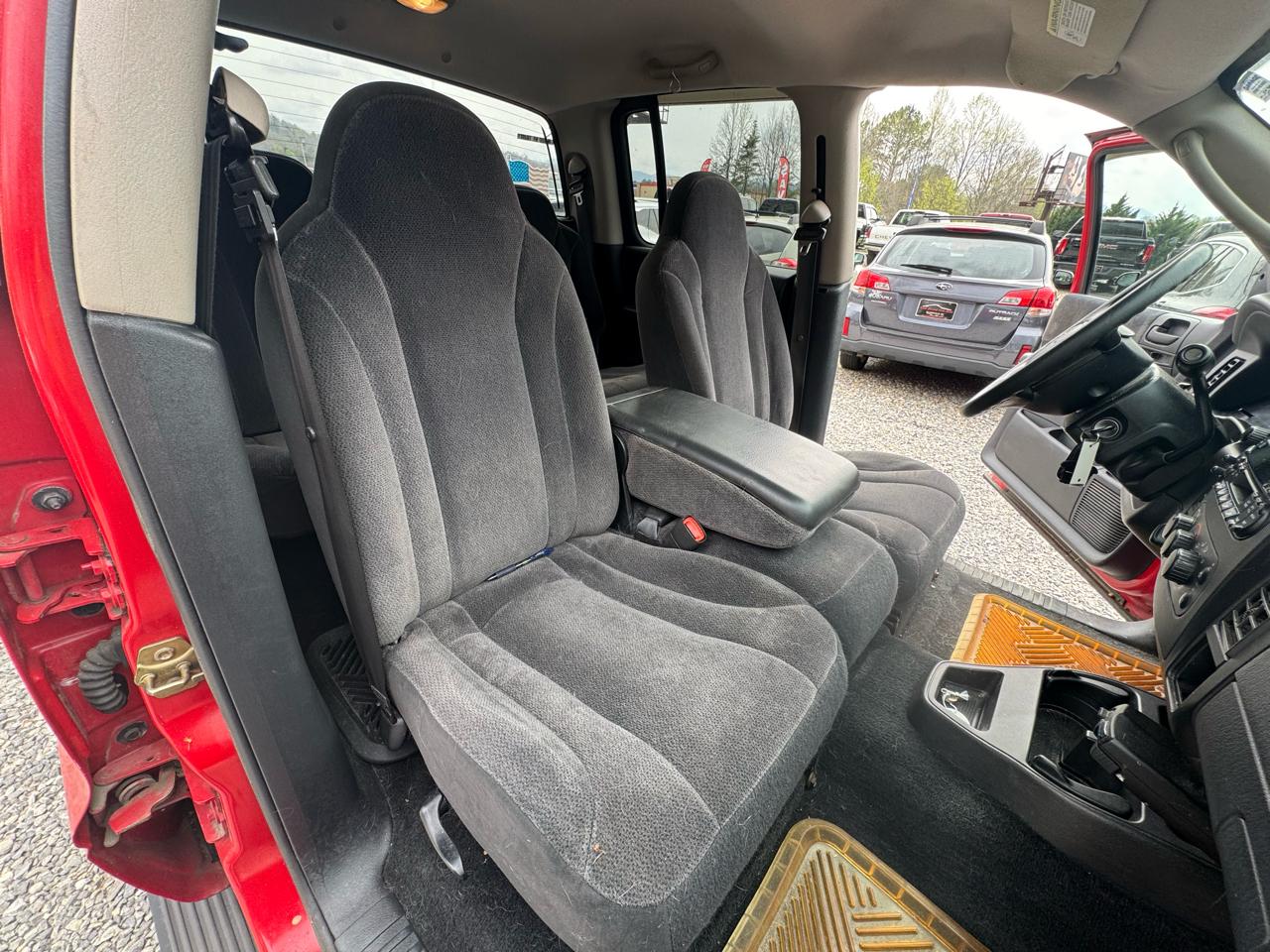 Dodge Dakota Quad Cab 131" WB 4WD SLT 2002