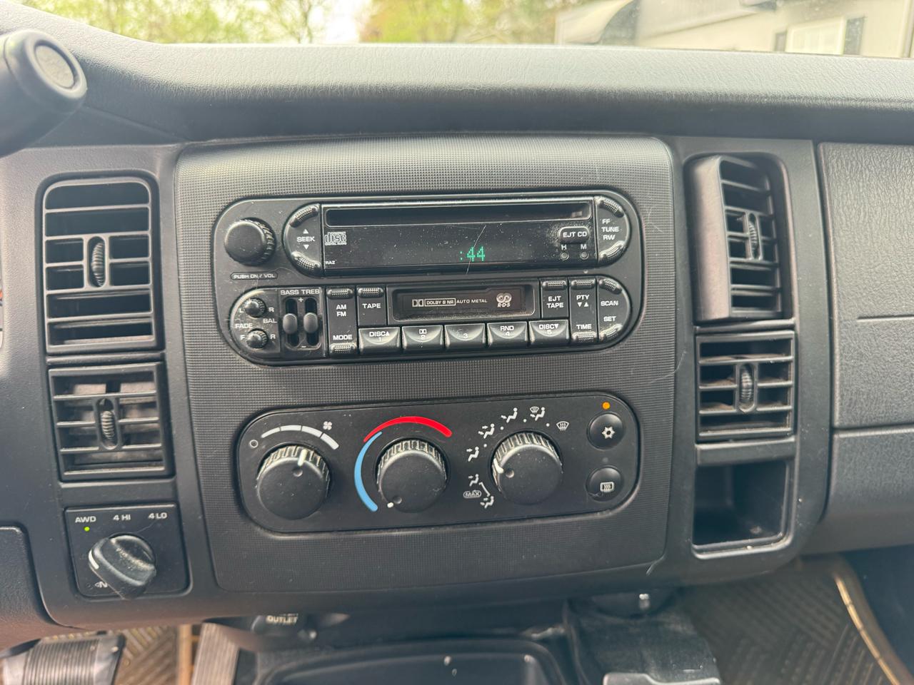 Dodge Dakota Quad Cab 131" WB 4WD SLT 2002