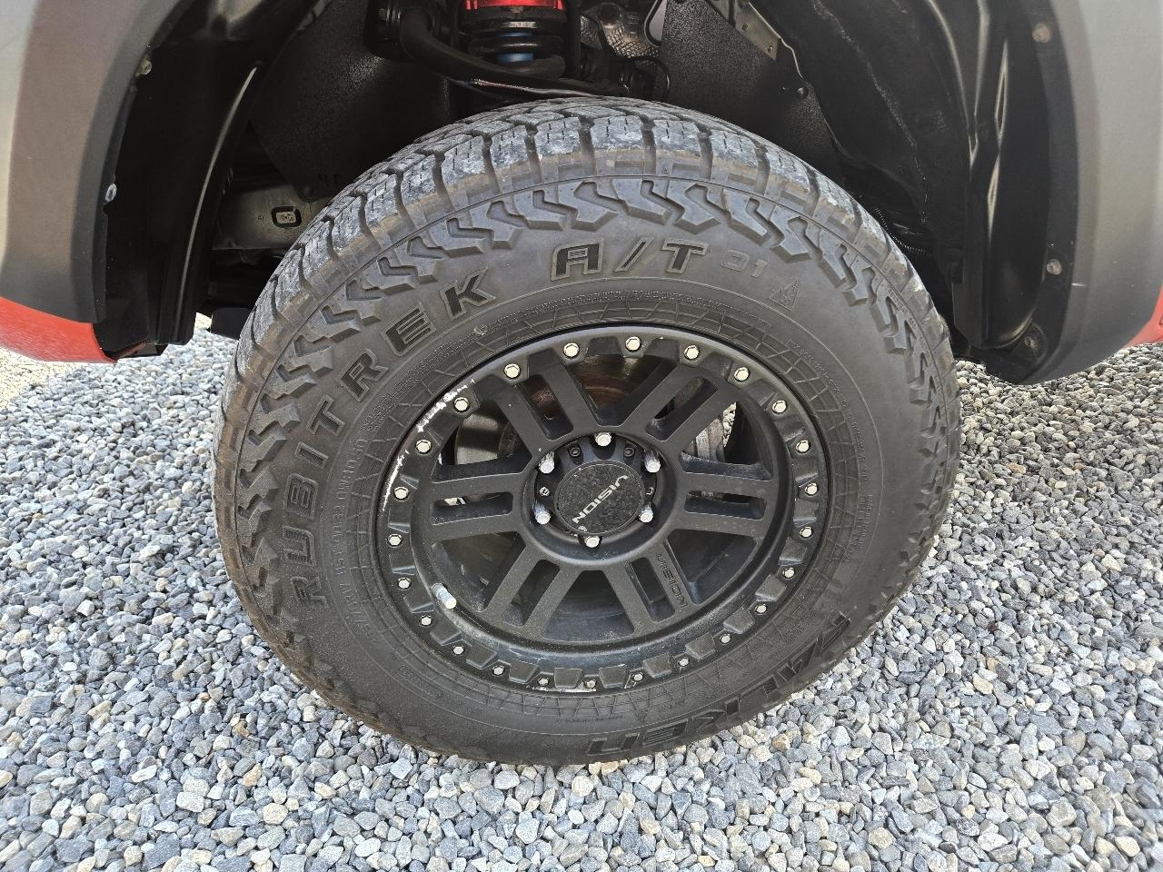 Toyota Tacoma TRD Off Road Double Cab 5' Bed V6 4x4 AT (Natl) 2017