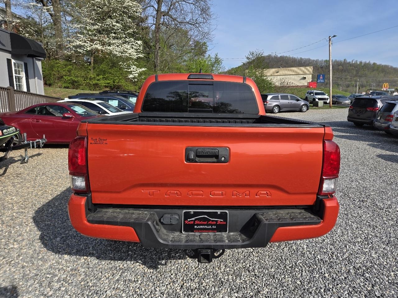 Toyota Tacoma TRD Off Road Double Cab 5' Bed V6 4x4 AT (Natl) 2017