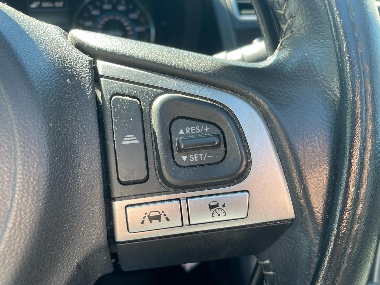 Subaru Forester 2.5i Limited CVT 2017