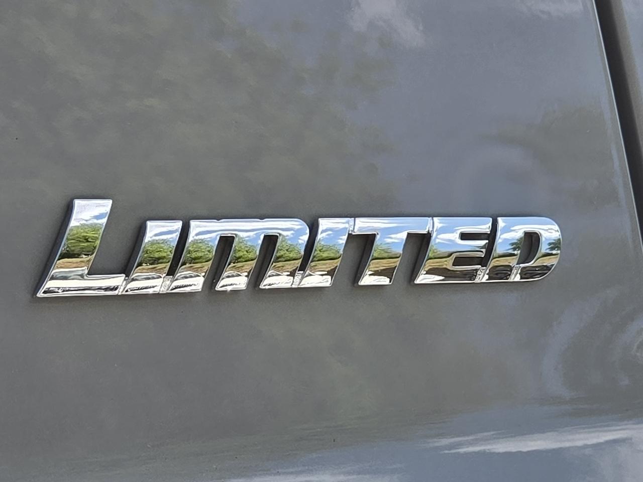 Toyota Tundra 4WD Limited CrewMax 5.5' Bed 5.7L FFV (Natl) 2018