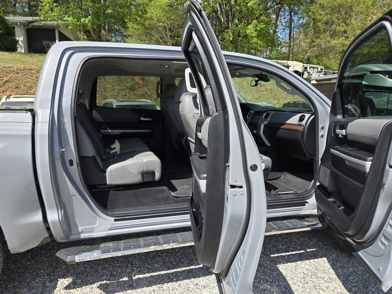 Toyota Tundra 4WD Limited CrewMax 5.5' Bed 5.7L FFV (Natl) 2018