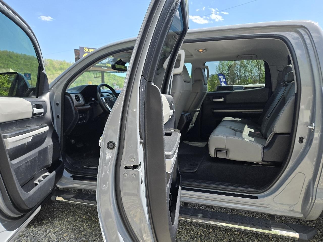 Toyota Tundra 4WD Limited CrewMax 5.5' Bed 5.7L FFV (Natl) 2018