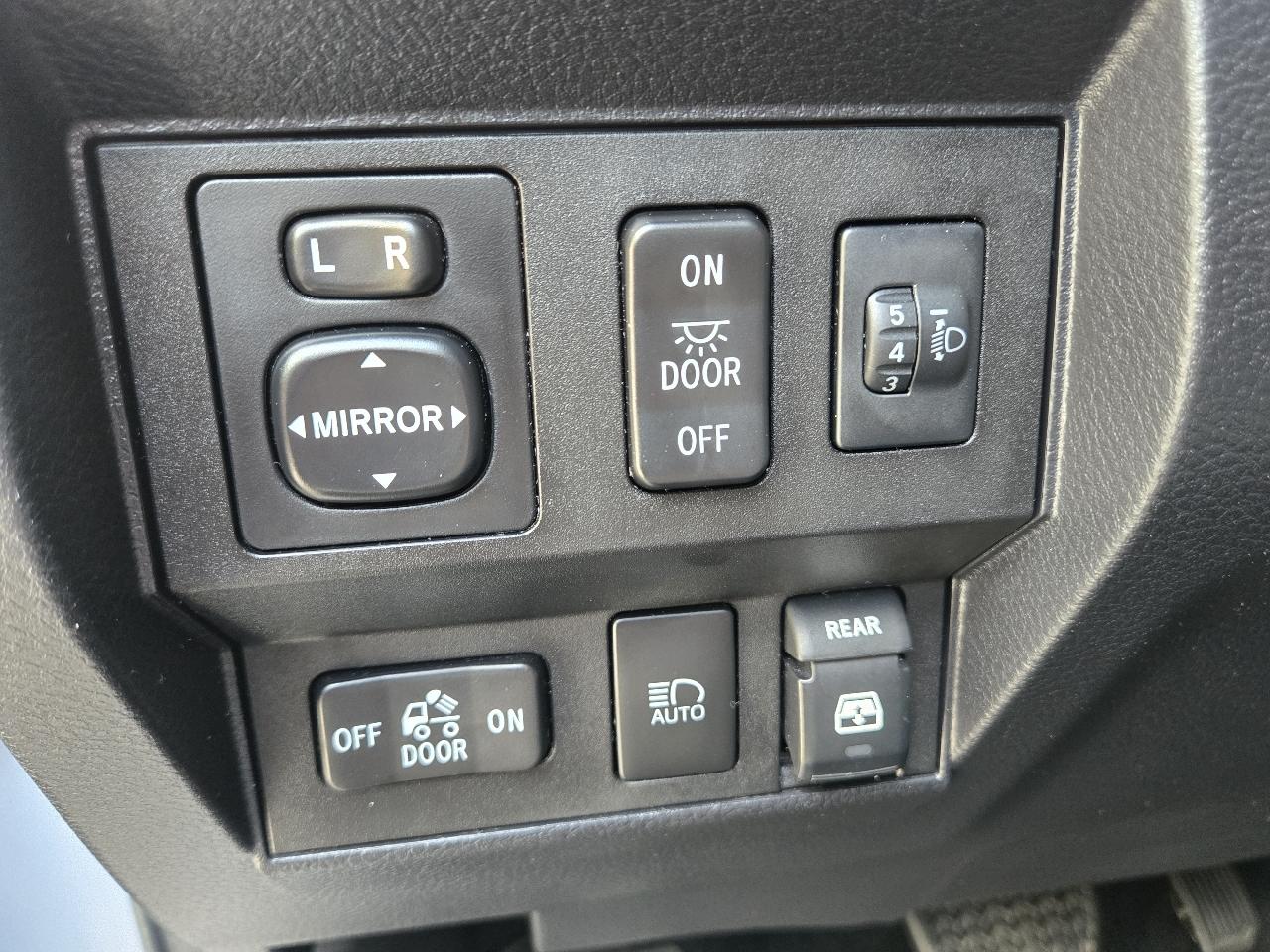 Toyota Tundra 4WD Limited CrewMax 5.5' Bed 5.7L FFV (Natl) 2018