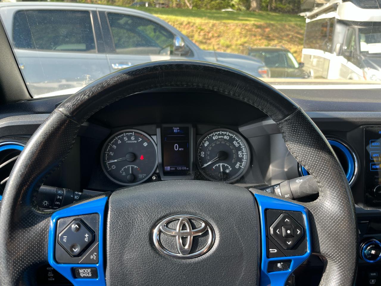 Toyota Tacoma 4WD Double Cab V6 AT TRD Off Road (Natl) 2018