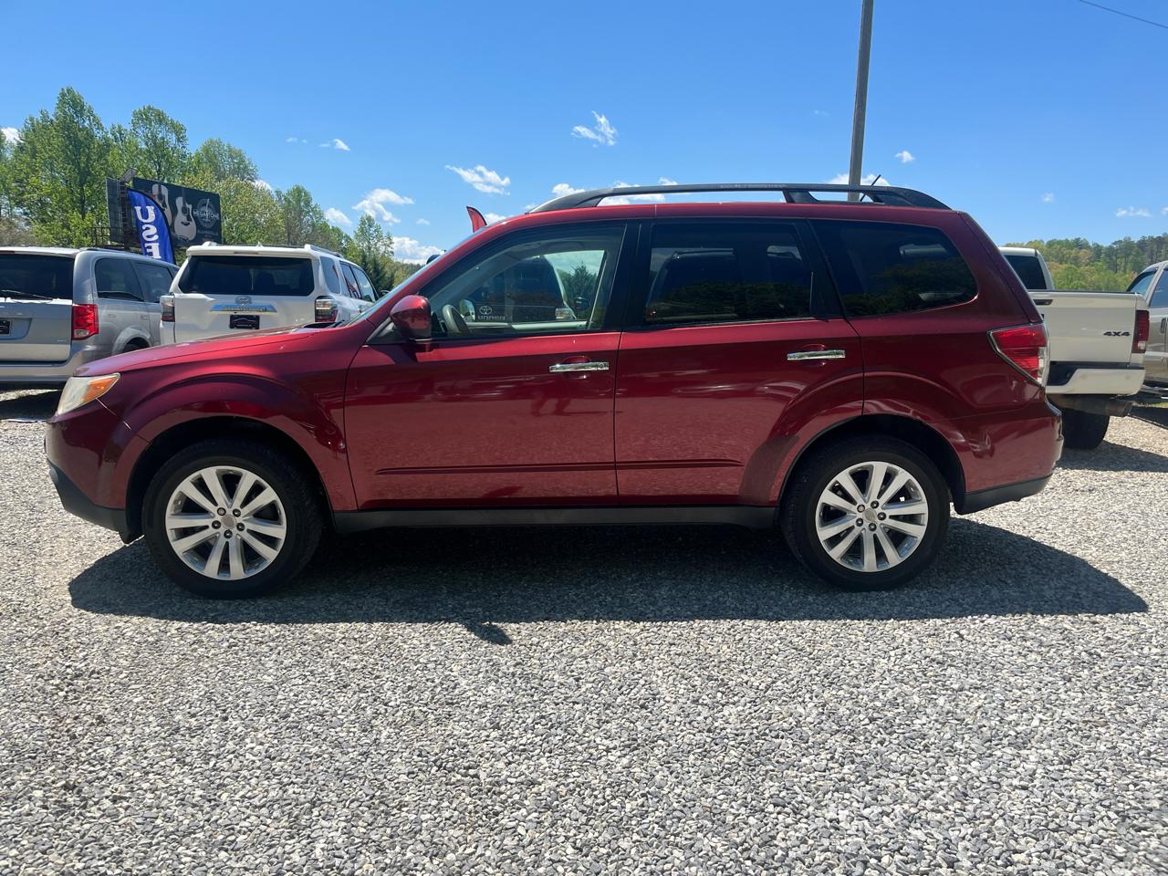 Subaru Forester 4dr Auto 2.5X Premium w/All-W Pkg & TomTom Nav 2011